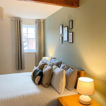 Hadrians Retreat, Cosy 1 Bed Flat - Near M6 Jct45, A75, Gretna & Carlisle