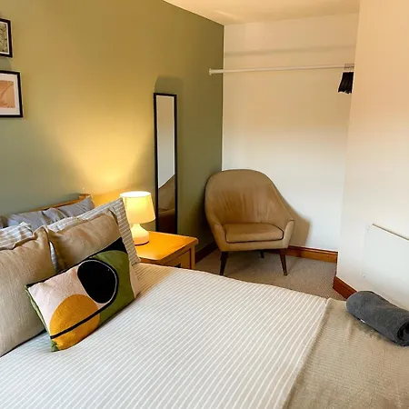 Hadrians Retreat, Cosy 1 Bed Flat - Near M6 Jct45, A75, Gretna & Carlisle *