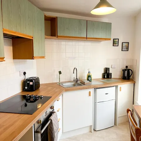 Hadrians Retreat, Cosy 1 Bed Flat - Near M6 Jct45, A75, Gretna & Carlisle *