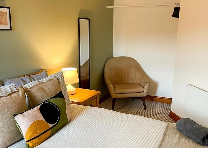 Hadrians Retreat, Cosy 1 Bed Flat - Near M6 Jct45, A75, Gretna & Carlisle *