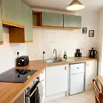 Hadrians Retreat, Cosy 1 Bed Flat - Near M6 Jct45, A75, Gretna & Carlisle *